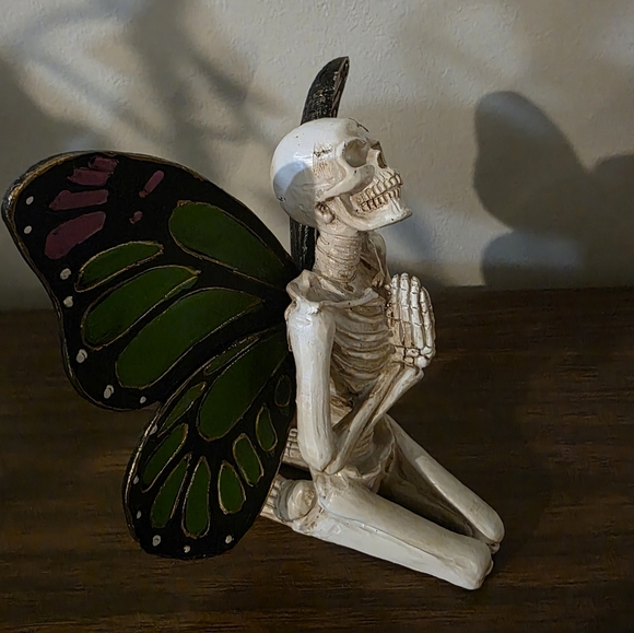 Springtime Skeleton - Picture 3 of 4